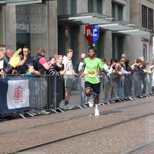 13.09.2026 - 21. swb-Marathon Bremen Strokosch-Dieckow http://msf.ph/oto/10285670 13.09.2026 10:39:06 Ziel 11227, 11713, 12404, 13513, 13556, 13641, 10782, 10926, 11127, 11338, 11454, 12003 meine-sportfotos.de