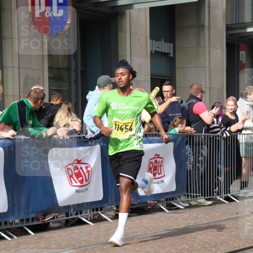 13.09.2026 - 21. swb-Marathon Bremen Strokosch-Dieckow http://msf.ph/oto/10285687 13.09.2026 10:39:08 Ziel 11227, 11713, 12404, 13513, 13556, 13641, 10782, 10926, 11127, 11338, 11454, 12003 meine-sportfotos.de