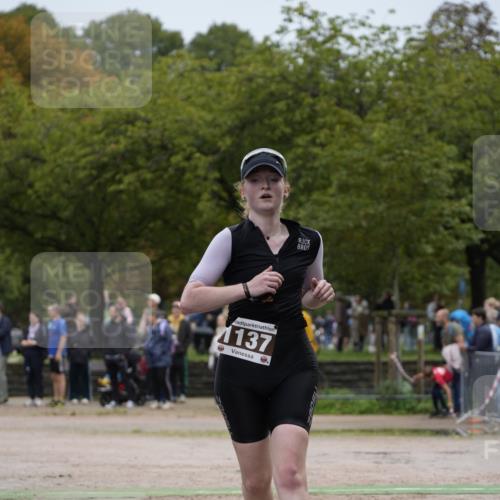13.09.2026 - Stadtparktriathlon Patografie http://msf.ph/oto/10285689 13.09.2026 13:30:09 Ziel 1098, 1137 meine-sportfotos.de