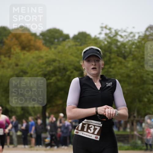 13.09.2026 - Stadtparktriathlon Patografie http://msf.ph/oto/10285692 13.09.2026 13:30:10 Ziel 1098, 1137 meine-sportfotos.de