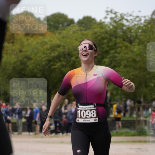 13.09.2026 - Stadtparktriathlon Patografie http://msf.ph/oto/10285696 13.09.2026 13:30:13 Ziel 1098, 1137 meine-sportfotos.de