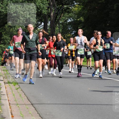 13.09.2026 - 21. swb-Marathon Bremen TobiasT http://msf.ph/oto/10285699 13.09.2026 12:14:07 Laufen 5666, 3907, 7257, 428 meine-sportfotos.de