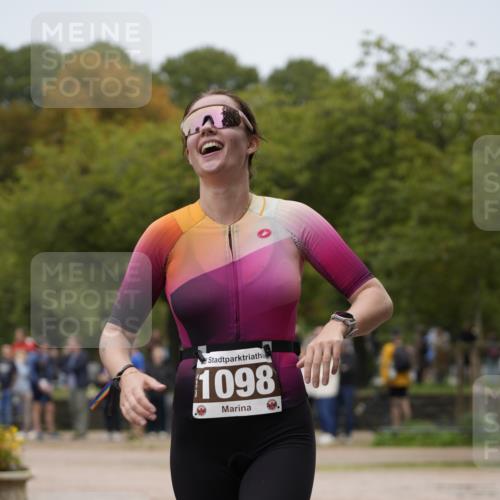13.09.2026 - Stadtparktriathlon Patografie http://msf.ph/oto/10285700 13.09.2026 13:30:13 Ziel 1098, 1137 meine-sportfotos.de