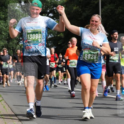 13.09.2026 - 21. swb-Marathon Bremen TobiasT http://msf.ph/oto/10285771 13.09.2026 12:14:18 Laufen 21, 26, 13098, 6754, 21, 245, 42, 195, 10, 000, 10850, 21, 26, 975, 9828, 8684 meine-sportfotos.de