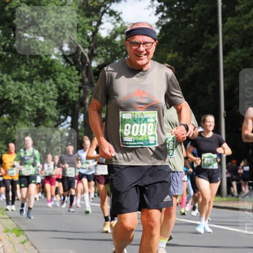 13.09.2026 - 21. swb-Marathon Bremen TobiasT http://msf.ph/oto/10285805 13.09.2026 12:14:33 Laufen 9009, 9009, 8969, 21, 026, 8051 meine-sportfotos.de