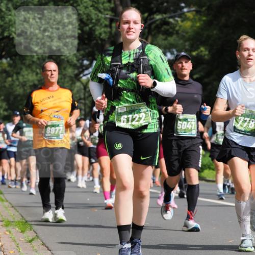 13.09.2026 - 21. swb-Marathon Bremen TobiasT http://msf.ph/oto/10285810 13.09.2026 12:14:38 Laufen 8977, 6122, 5047, 1778, 21 meine-sportfotos.de