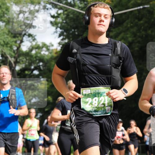 13.09.2026 - 21. swb-Marathon Bremen TobiasT http://msf.ph/oto/10285856 13.09.2026 12:15:00 Laufen 2821 meine-sportfotos.de