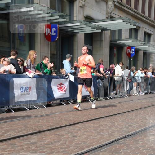 13.09.2026 - 21. swb-Marathon Bremen Strokosch-Dieckow http://msf.ph/oto/10285865 13.09.2026 10:39:27 Ziel 11198, 12144, 12339, 12404, 13513, 13519, 13642, 11227, 11454, 11713, 12404, 13556, 13641 meine-sportfotos.de