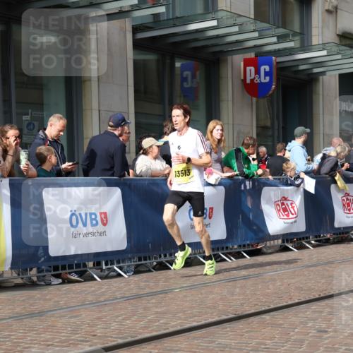13.09.2026 - 21. swb-Marathon Bremen Strokosch-Dieckow http://msf.ph/oto/10285924 13.09.2026 10:39:32 Ziel 11198, 11721, 12144, 12339, 13519, 13642, 11227, 11713, 12404, 13513, 13556, 13641 meine-sportfotos.de