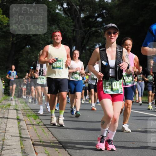 13.09.2026 - 21. swb-Marathon Bremen TobiasT http://msf.ph/oto/10285936 13.09.2026 12:15:54 Laufen 10108, 3096, 5109, 113, 2026, 925 meine-sportfotos.de