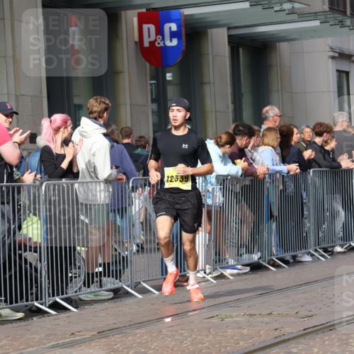 13.09.2026 - 21. swb-Marathon Bremen Strokosch-Dieckow http://msf.ph/oto/10285967 13.09.2026 10:39:47 Ziel 11198, 11721, 12144, 13519, 11713, 12339, 12404, 13513, 13519, 13642 meine-sportfotos.de