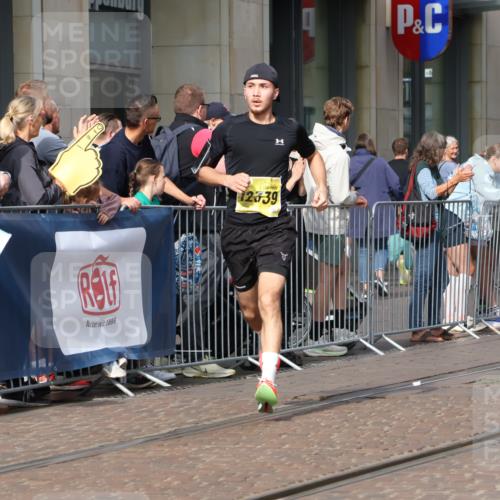 13.09.2026 - 21. swb-Marathon Bremen Strokosch-Dieckow http://msf.ph/oto/10285976 13.09.2026 10:39:48 Ziel 11198, 11721, 12144, 11713, 12339, 12404, 13513, 13519, 13642 meine-sportfotos.de