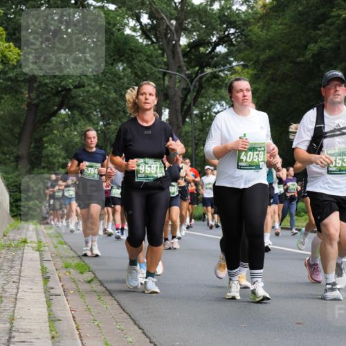 13.09.2026 - 21. swb-Marathon Bremen TobiasT http://msf.ph/oto/10285995 13.09.2026 12:16:16 Laufen 13204, 5354, 679, 9591, 4059, 7528, 1344, 353, 21 meine-sportfotos.de