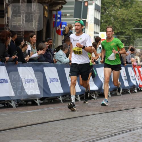 13.09.2026 - 21. swb-Marathon Bremen Strokosch-Dieckow http://msf.ph/oto/10286030 13.09.2026 10:35:27 Ziel 10261, 10262, 13505, 13560, 13625, 12289, 13558, 13583 meine-sportfotos.de