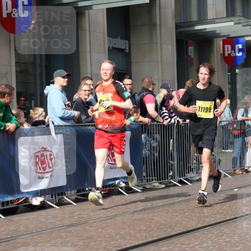 13.09.2026 - 21. swb-Marathon Bremen Strokosch-Dieckow http://msf.ph/oto/10286073 13.09.2026 10:39:59 Ziel 11373, 13616, 11198, 11721, 12144, 12339, 13519, 13642 meine-sportfotos.de