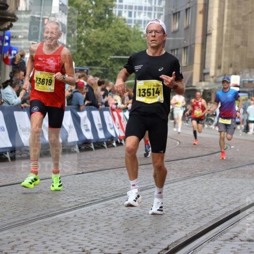 13.09.2026 - 21. swb-Marathon Bremen Strokosch-Dieckow http://msf.ph/oto/10286080 13.09.2026 10:35:29 Ziel 10261, 10262, 10994, 11512, 13505, 13560, 12289, 13558 meine-sportfotos.de