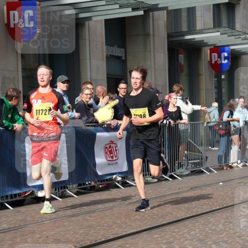 13.09.2026 - 21. swb-Marathon Bremen Strokosch-Dieckow http://msf.ph/oto/10286082 13.09.2026 10:39:59 Ziel 11373, 13616, 11198, 11721, 12144, 12339, 13519, 13642 meine-sportfotos.de