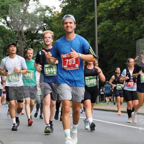 13.09.2026 - 21. swb-Marathon Bremen TobiasT http://msf.ph/oto/10286085 13.09.2026 12:16:42 Laufen 8103, 0646, 5444, 799, 1, 7, 13050, 985, 9660 meine-sportfotos.de