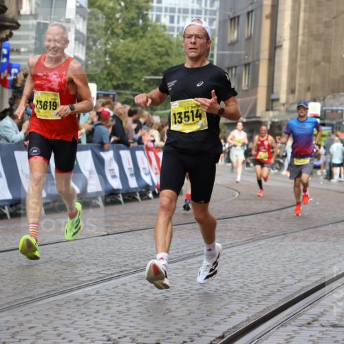 13.09.2026 - 21. swb-Marathon Bremen Strokosch-Dieckow http://msf.ph/oto/10286087 13.09.2026 10:35:29 Ziel 10261, 10262, 10994, 11512, 13505, 13560, 12289, 13558 meine-sportfotos.de