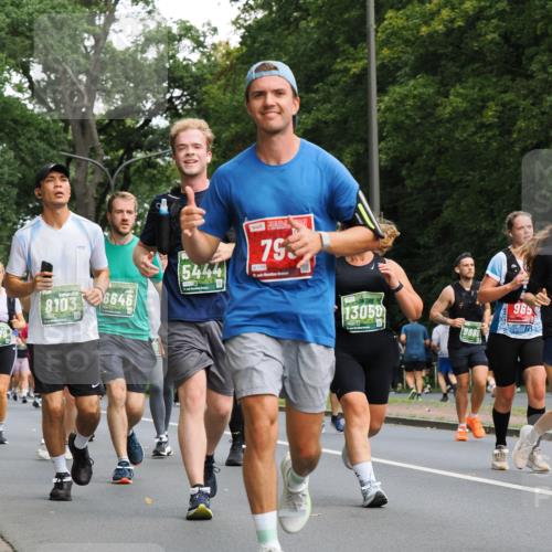 13.09.2026 - 21. swb-Marathon Bremen TobiasT http://msf.ph/oto/10286093 13.09.2026 12:16:42 Laufen 8103, 6646, 5444, 79, 13050, 9660, 965 meine-sportfotos.de