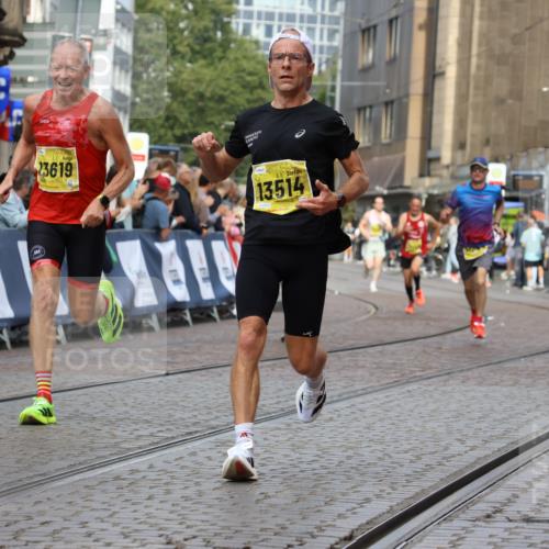 13.09.2026 - 21. swb-Marathon Bremen Strokosch-Dieckow http://msf.ph/oto/10286094 13.09.2026 10:35:29 Ziel 10261, 10262, 10994, 11512, 13505, 13560, 12289, 13558 meine-sportfotos.de