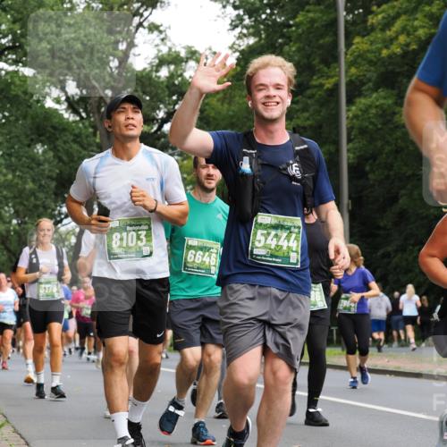 13.09.2026 - 21. swb-Marathon Bremen TobiasT http://msf.ph/oto/10286100 13.09.2026 12:16:44 Laufen 3178, 8103, 6646, 5444, 8214, 21, 26, 39641 meine-sportfotos.de