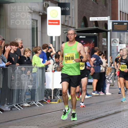 13.09.2026 - 21. swb-Marathon Bremen Strokosch-Dieckow http://msf.ph/oto/10286118 13.09.2026 10:40:22 Ziel 10520, 10575, 11373, 12477, 13563, 13566, 13616, 13616 meine-sportfotos.de