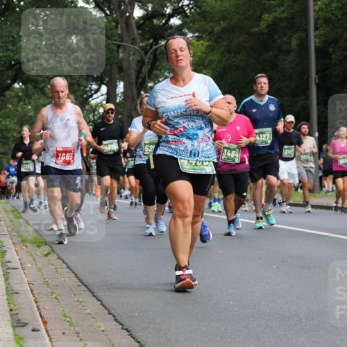 13.09.2026 - 21. swb-Marathon Bremen TobiasT http://msf.ph/oto/10286152 13.09.2026 12:16:52 Laufen 1665, 3299, 21, 10, 000, 200, 3464, 4127, 8127, 5574, 605 meine-sportfotos.de