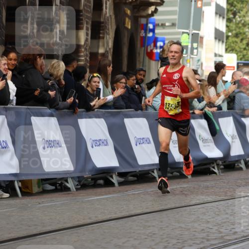 13.09.2026 - 21. swb-Marathon Bremen Strokosch-Dieckow http://msf.ph/oto/10286185 13.09.2026 10:35:36 Ziel 10261, 10262, 10994, 11068, 11176, 11345, 11512, 13505, 13514, 13540, 13560, 13590, 13619, 13558 meine-sportfotos.de