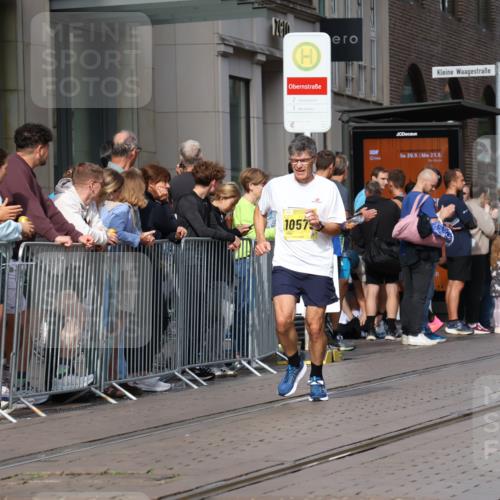 13.09.2026 - 21. swb-Marathon Bremen Strokosch-Dieckow http://msf.ph/oto/10286263 13.09.2026 10:40:37 Ziel 10575, 11201, 11903, 12209, 12477, 10520, 11373, 13563, 13566, 13616 meine-sportfotos.de