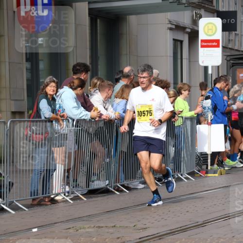 13.09.2026 - 21. swb-Marathon Bremen Strokosch-Dieckow http://msf.ph/oto/10286274 13.09.2026 10:40:38 Ziel 10575, 11201, 11903, 12209, 12477, 10520, 11373, 13563, 13566, 13616 meine-sportfotos.de