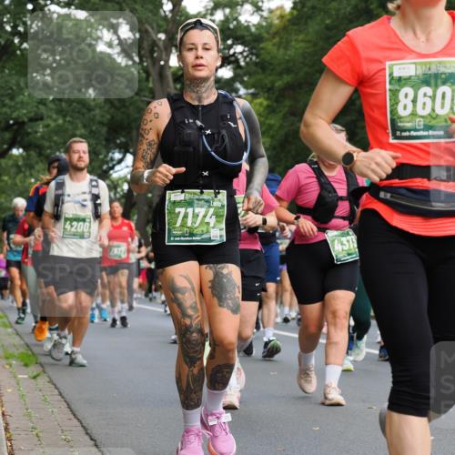 13.09.2026 - 21. swb-Marathon Bremen TobiasT http://msf.ph/oto/10286280 13.09.2026 12:17:21 Laufen 4200, 7174, 21, 4313, 8605, 21 meine-sportfotos.de