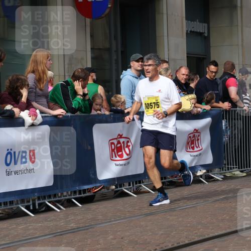 13.09.2026 - 21. swb-Marathon Bremen Strokosch-Dieckow http://msf.ph/oto/10286289 13.09.2026 10:40:40 Ziel 10575, 11201, 11903, 12209, 12477, 10520, 11373, 13563, 13566, 13616 meine-sportfotos.de