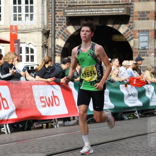 13.09.2026 - 21. swb-Marathon Bremen Strokosch-Dieckow http://msf.ph/oto/10286340 13.09.2026 10:36:10 Ziel 13534, 13558, 12324, 12513, 13575 meine-sportfotos.de