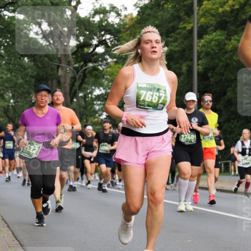 13.09.2026 - 21. swb-Marathon Bremen TobiasT http://msf.ph/oto/10286352 13.09.2026 12:17:40 Laufen 329, 7667, 21, 20, 2740, 2437 meine-sportfotos.de