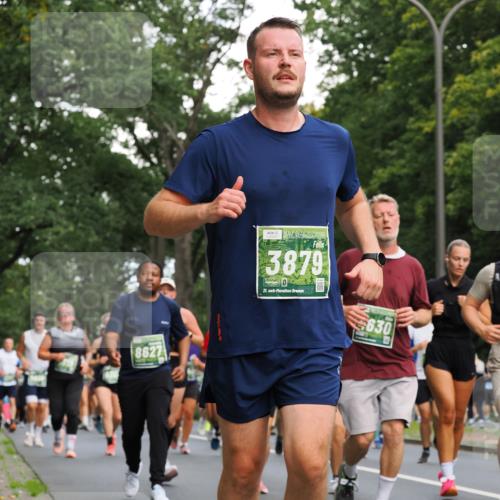 13.09.2026 - 21. swb-Marathon Bremen TobiasT http://msf.ph/oto/10286380 13.09.2026 12:17:49 Laufen 8627, 3879, 21, 026, 630 meine-sportfotos.de