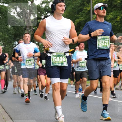 13.09.2026 - 21. swb-Marathon Bremen TobiasT http://msf.ph/oto/10286422 13.09.2026 12:17:59 Laufen 3306, 3321, 7250, 21, 5808, 21, 26, 2462 meine-sportfotos.de