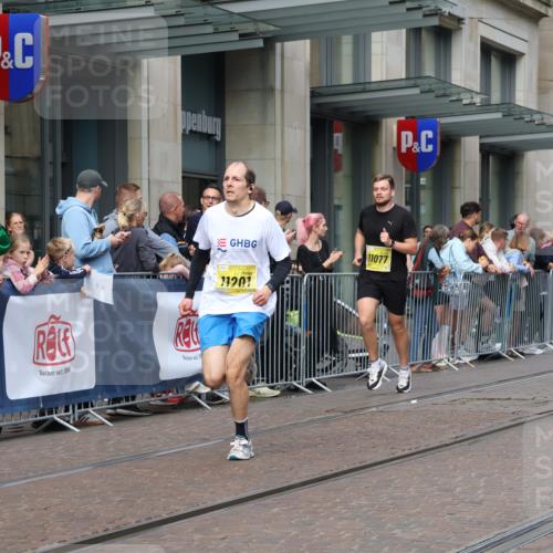 13.09.2026 - 21. swb-Marathon Bremen Strokosch-Dieckow http://msf.ph/oto/10286431 13.09.2026 10:41:05 Ziel 11077, 11628, 11944, 12442, 13520, 13600, 10575, 11201, 11903, 12209, 12477 meine-sportfotos.de