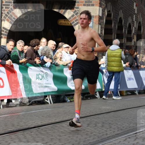 13.09.2026 - 21. swb-Marathon Bremen Strokosch-Dieckow http://msf.ph/oto/10286452 13.09.2026 10:36:21 Ziel 10244, 11067, 13534, 11916, 13548 meine-sportfotos.de