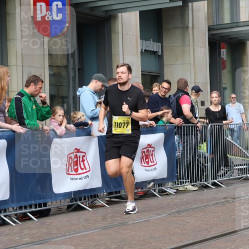 13.09.2026 - 21. swb-Marathon Bremen Strokosch-Dieckow http://msf.ph/oto/10286456 13.09.2026 10:41:07 Ziel 11077, 11628, 11944, 12442, 13520, 13600, 10575, 11077, 11201, 11903, 12209, 12477 meine-sportfotos.de