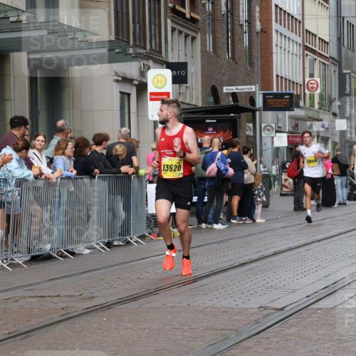 13.09.2026 - 21. swb-Marathon Bremen Strokosch-Dieckow http://msf.ph/oto/10286483 13.09.2026 10:41:18 Ziel 10341, 10972, 11426, 11527, 11628, 11944, 12246, 12442, 12455, 13520, 13586, 13600, 11077, 11201, 12209 meine-sportfotos.de