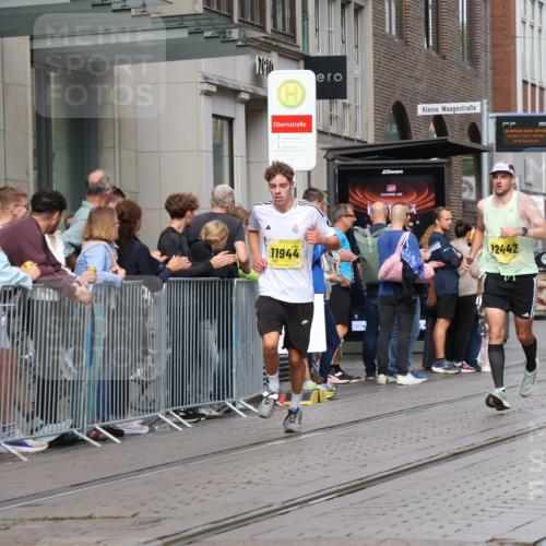 13.09.2026 - 21. swb-Marathon Bremen Strokosch-Dieckow http://msf.ph/oto/10286518 13.09.2026 10:41:21 Ziel 10341, 10972, 11426, 11527, 11628, 11944, 12246, 12442, 12455, 13586, 13600, 11077, 11201, 12209, 13520 meine-sportfotos.de