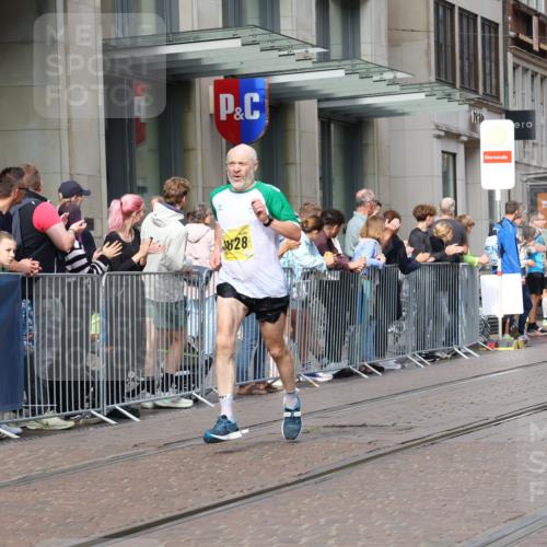 13.09.2026 - 21. swb-Marathon Bremen Strokosch-Dieckow http://msf.ph/oto/10286592 13.09.2026 10:41:28 Ziel 10341, 10972, 11426, 11527, 11628, 12246, 12455, 12468, 13586, 13600, 11077, 11628, 11944, 12442, 13520 meine-sportfotos.de