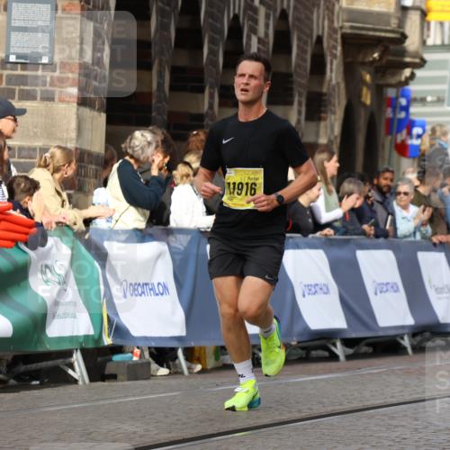 13.09.2026 - 21. swb-Marathon Bremen Strokosch-Dieckow http://msf.ph/oto/10286600 13.09.2026 10:36:43 Ziel 12324, 12513, 13548, 13575, 11738, 12520, 13606 meine-sportfotos.de