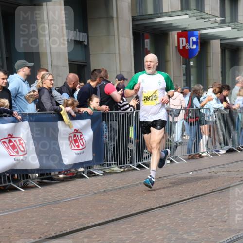 13.09.2026 - 21. swb-Marathon Bremen Strokosch-Dieckow http://msf.ph/oto/10286601 13.09.2026 10:41:28 Ziel 10341, 10972, 11426, 11527, 11628, 12246, 12455, 12468, 13586, 13600, 11077, 11628, 11944, 12442, 13520 meine-sportfotos.de
