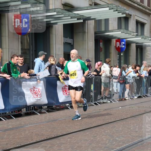 13.09.2026 - 21. swb-Marathon Bremen Strokosch-Dieckow http://msf.ph/oto/10286610 13.09.2026 10:41:29 Ziel 10341, 10972, 11426, 11527, 12246, 12455, 12468, 13586, 13600, 11077, 11628, 11944, 12442, 13520, 13600 meine-sportfotos.de