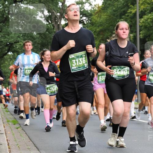 13.09.2026 - 21. swb-Marathon Bremen TobiasT http://msf.ph/oto/10286634 13.09.2026 12:18:39 Laufen 677, 3136, 7625, 21, 4146, 937, 5490, 7624, 46 meine-sportfotos.de