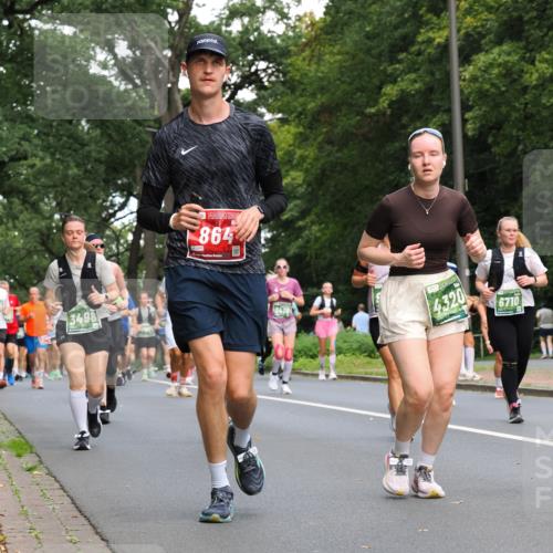 13.09.2026 - 21. swb-Marathon Bremen TobiasT http://msf.ph/oto/10286696 13.09.2026 12:18:52 Laufen 3498, 864, 1605, 3478, 4, 3, 20, 6710 meine-sportfotos.de