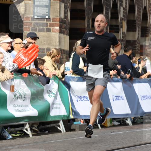 13.09.2026 - 21. swb-Marathon Bremen Strokosch-Dieckow http://msf.ph/oto/10286766 13.09.2026 10:37:03 Ziel 11738, 11916, 12456, 13606, 10961, 13568 meine-sportfotos.de