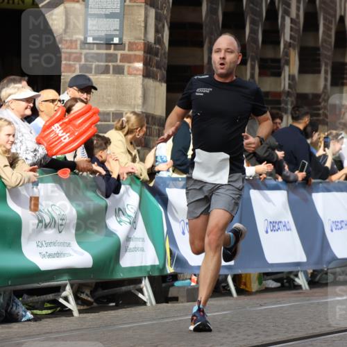 13.09.2026 - 21. swb-Marathon Bremen Strokosch-Dieckow http://msf.ph/oto/10286772 13.09.2026 10:37:03 Ziel 11738, 11916, 12456, 13606, 10961, 13568 meine-sportfotos.de
